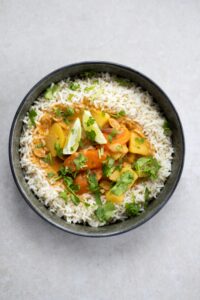 Gluten free on a shoestring – Easy vegetable stir fry with rice and egg